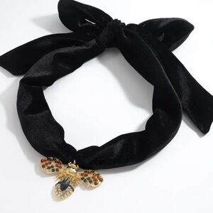 New ZARA long black velvet bee jewel necklace in gold